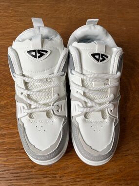 White and Gray Trendy Skate style street shoes. men’s size 7 women’s size 8.5.